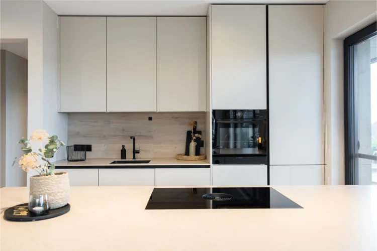 Homepage 2 Kueche mit Bora Geraeten Frontal