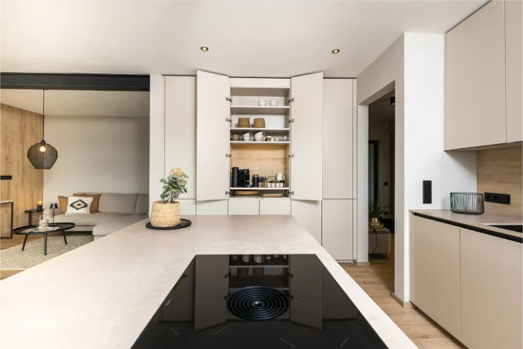 Homepage 1 Kueche mit Bora Geraeten Seitlich