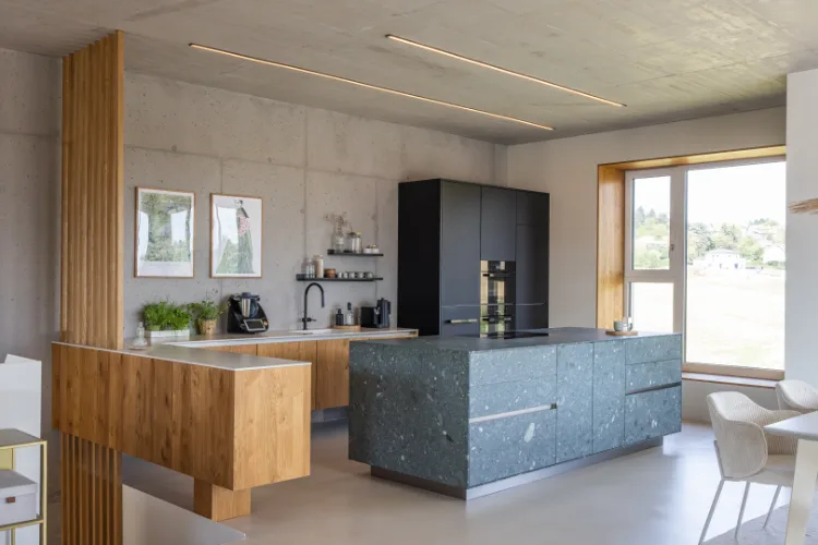 Küche-mit-Naturstein Badezimmer im Naturdesign